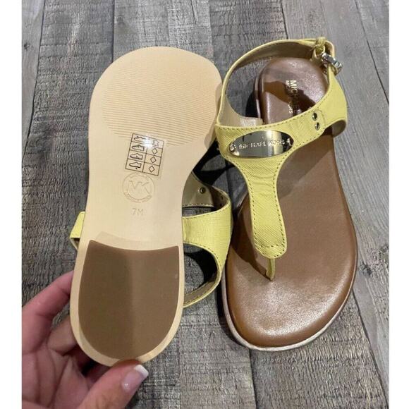 Women's Michael Kors Plate Flat Thong Sandals | Buttercup | 7 - Picture 7 of 16